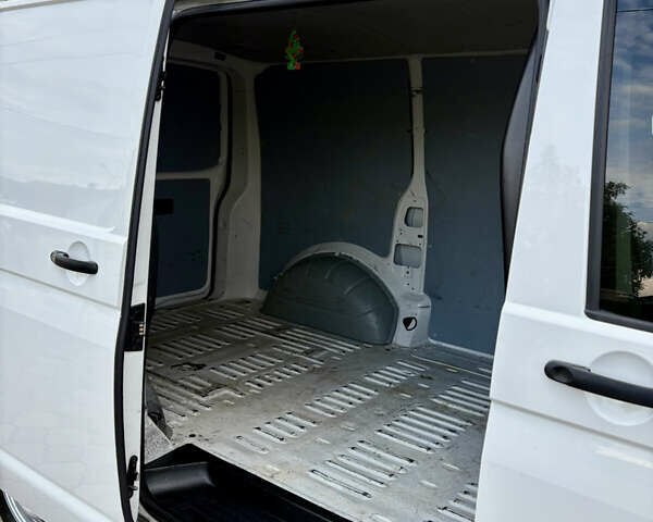 Білий Фольксваген Transporter, об'ємом двигуна 2 л та пробігом 305 тис. км за 15999 $, фото 18 на Automoto.ua