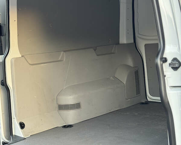 Білий Фольксваген Transporter, об'ємом двигуна 2 л та пробігом 253 тис. км за 18900 $, фото 43 на Automoto.ua