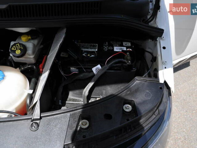 Белый Фольксваген Transporter, объемом двигателя 2 л и пробегом 210 тыс. км за 24800 $, фото 94 на Automoto.ua