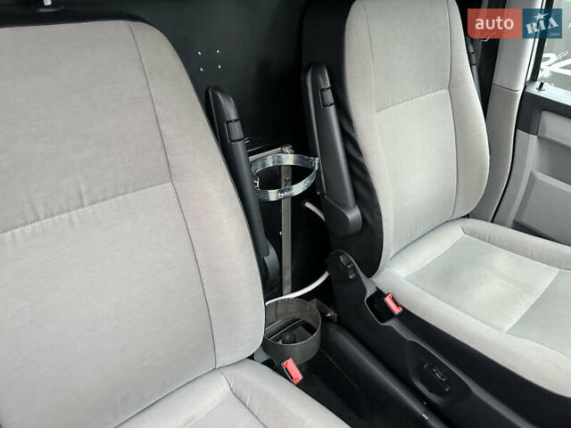 Білий Фольксваген Transporter, об'ємом двигуна 2 л та пробігом 226 тис. км за 29999 $, фото 24 на Automoto.ua