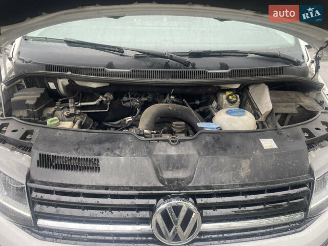 Белый Фольксваген Transporter, объемом двигателя 2 л и пробегом 241 тыс. км за 17500 $, фото 5 на Automoto.ua