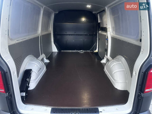 Білий Фольксваген Transporter, об'ємом двигуна 2 л та пробігом 219 тис. км за 18200 $, фото 15 на Automoto.ua