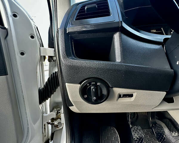 Білий Фольксваген Transporter, об'ємом двигуна 2 л та пробігом 225 тис. км за 20888 $, фото 52 на Automoto.ua