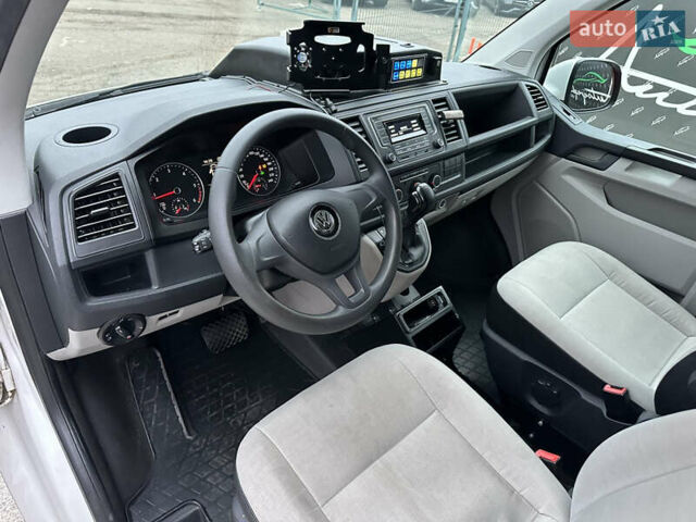 Білий Фольксваген Transporter, об'ємом двигуна 2 л та пробігом 226 тис. км за 29999 $, фото 29 на Automoto.ua