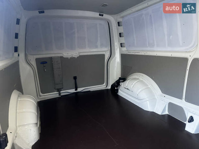 Белый Фольксваген Transporter, объемом двигателя 2 л и пробегом 219 тыс. км за 16700 $, фото 28 на Automoto.ua