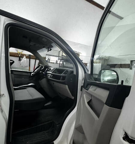 Белый Фольксваген Transporter, объемом двигателя 1.97 л и пробегом 309 тыс. км за 21800 $, фото 5 на Automoto.ua