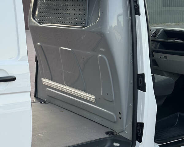 Білий Фольксваген Transporter, об'ємом двигуна 2 л та пробігом 253 тис. км за 18900 $, фото 41 на Automoto.ua