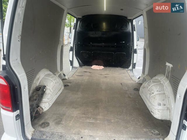 Белый Фольксваген Transporter, объемом двигателя 2 л и пробегом 241 тыс. км за 17500 $, фото 10 на Automoto.ua