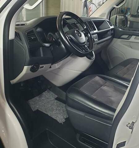 Белый Фольксваген Transporter, объемом двигателя 2 л и пробегом 240 тыс. км за 23000 $, фото 4 на Automoto.ua