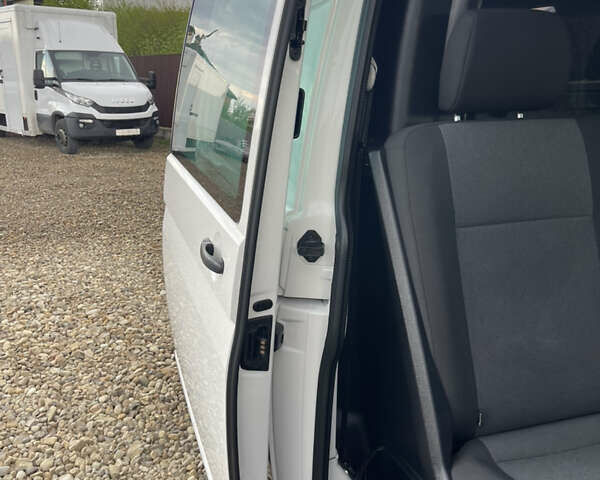 Білий Фольксваген Transporter, об'ємом двигуна 2 л та пробігом 228 тис. км за 19000 $, фото 32 на Automoto.ua