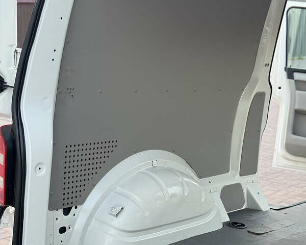 Білий Фольксваген Transporter, об'ємом двигуна 2 л та пробігом 253 тис. км за 18900 $, фото 47 на Automoto.ua