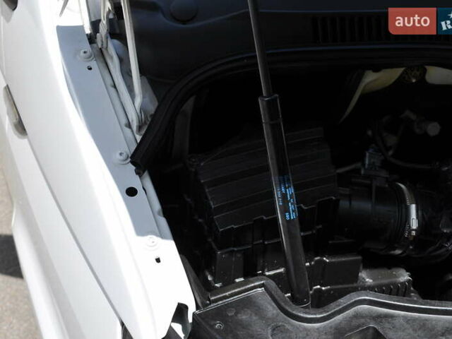 Белый Фольксваген Transporter, объемом двигателя 2 л и пробегом 210 тыс. км за 24800 $, фото 98 на Automoto.ua