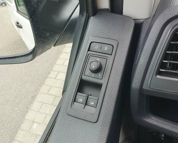 Білий Фольксваген Transporter, об'ємом двигуна 2 л та пробігом 254 тис. км за 18750 $, фото 16 на Automoto.ua