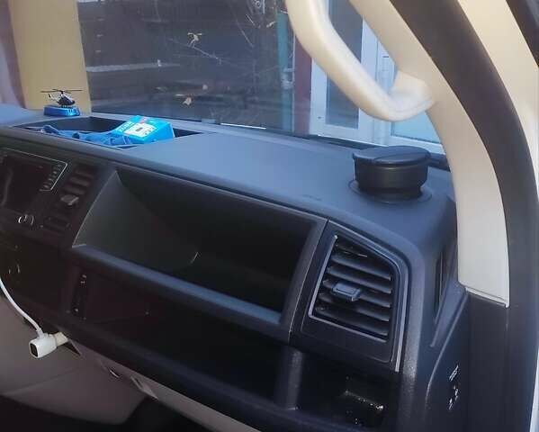 Белый Фольксваген Transporter, объемом двигателя 2 л и пробегом 175 тыс. км за 25500 $, фото 9 на Automoto.ua