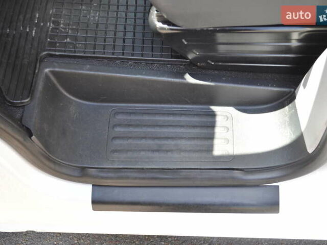 Белый Фольксваген Transporter, объемом двигателя 2 л и пробегом 210 тыс. км за 24800 $, фото 76 на Automoto.ua