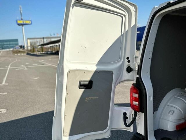 Білий Фольксваген Transporter, об'ємом двигуна 2 л та пробігом 243 тис. км за 19900 $, фото 16 на Automoto.ua