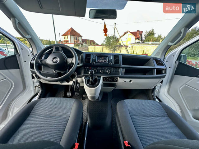 Білий Фольксваген Transporter, об'ємом двигуна 2 л та пробігом 225 тис. км за 20888 $, фото 43 на Automoto.ua