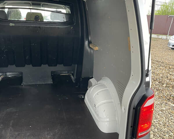 Білий Фольксваген Transporter, об'ємом двигуна 2 л та пробігом 228 тис. км за 19000 $, фото 34 на Automoto.ua