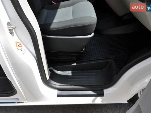 Белый Фольксваген Transporter, объемом двигателя 2 л и пробегом 210 тыс. км за 24800 $, фото 62 на Automoto.ua