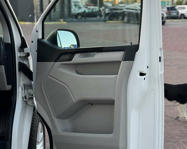 Білий Фольксваген Transporter, об'ємом двигуна 2 л та пробігом 253 тис. км за 18900 $, фото 36 на Automoto.ua