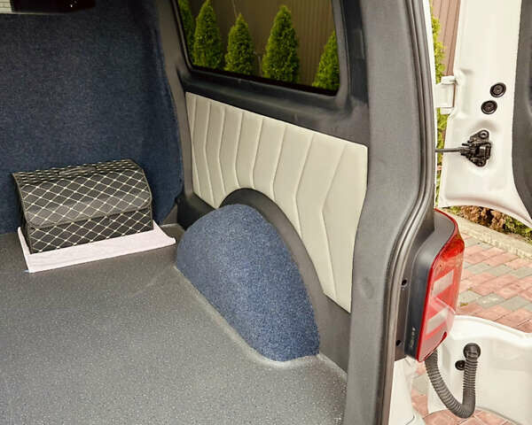 Білий Фольксваген Transporter, об'ємом двигуна 2 л та пробігом 238 тис. км за 31500 $, фото 16 на Automoto.ua