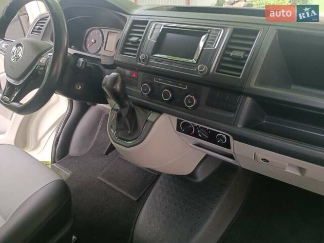 Білий Фольксваген Transporter, об'ємом двигуна 2 л та пробігом 243 тис. км за 24200 $, фото 5 на Automoto.ua