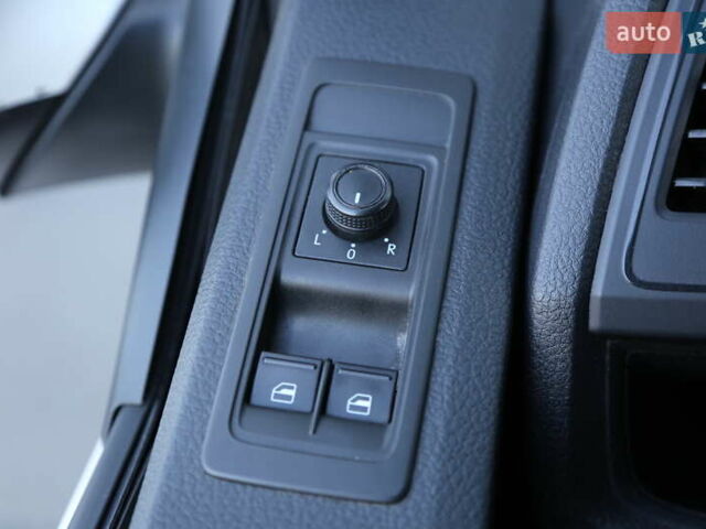 Білий Фольксваген Transporter, об'ємом двигуна 2 л та пробігом 321 тис. км за 19900 $, фото 18 на Automoto.ua