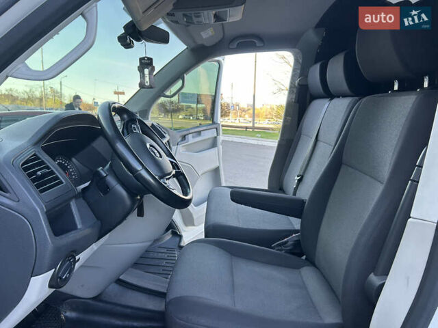 Білий Фольксваген Transporter, об'ємом двигуна 2 л та пробігом 226 тис. км за 21850 $, фото 15 на Automoto.ua