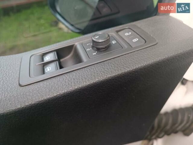 Білий Фольксваген Transporter, об'ємом двигуна 2 л та пробігом 243 тис. км за 24200 $, фото 8 на Automoto.ua