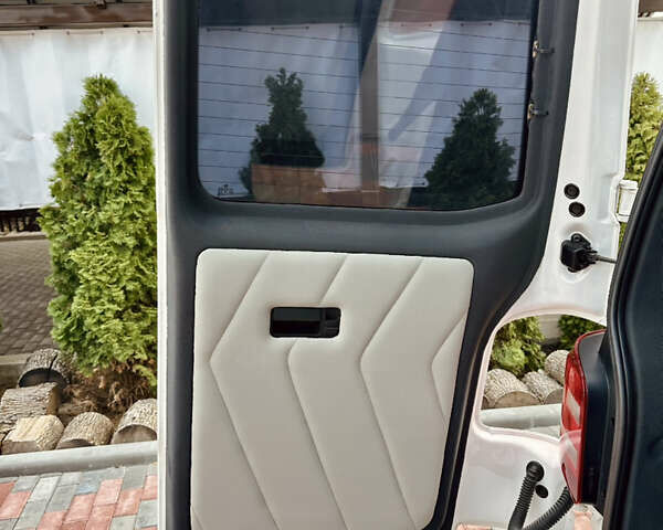 Білий Фольксваген Transporter, об'ємом двигуна 2 л та пробігом 238 тис. км за 31500 $, фото 18 на Automoto.ua