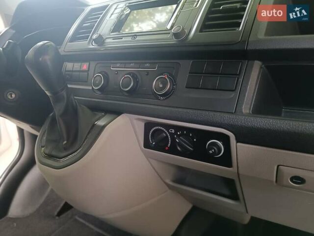 Білий Фольксваген Transporter, об'ємом двигуна 2 л та пробігом 243 тис. км за 24200 $, фото 4 на Automoto.ua