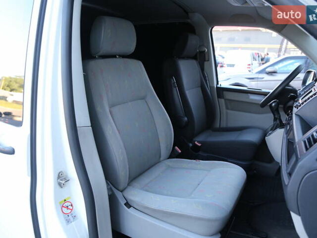 Білий Фольксваген Transporter, об'ємом двигуна 2 л та пробігом 321 тис. км за 19900 $, фото 9 на Automoto.ua