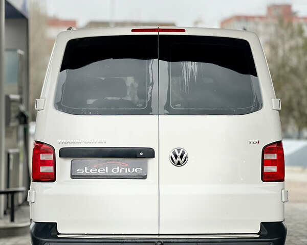 Білий Фольксваген Transporter, об'ємом двигуна 2 л та пробігом 266 тис. км за 24999 $, фото 4 на Automoto.ua