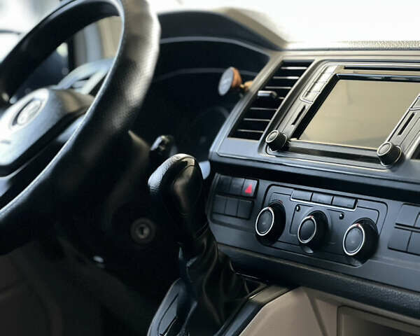 Білий Фольксваген Transporter, об'ємом двигуна 2 л та пробігом 266 тис. км за 24999 $, фото 13 на Automoto.ua