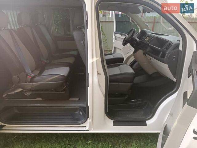Білий Фольксваген Transporter, об'ємом двигуна 2 л та пробігом 243 тис. км за 24200 $, фото 1 на Automoto.ua