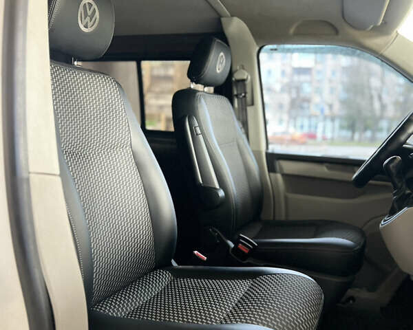 Білий Фольксваген Transporter, об'ємом двигуна 2 л та пробігом 266 тис. км за 24999 $, фото 15 на Automoto.ua