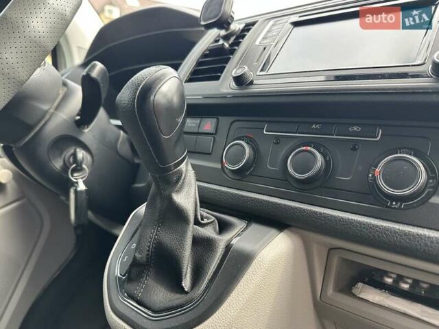 Белый Фольксваген Transporter, объемом двигателя 2 л и пробегом 230 тыс. км за 20999 $, фото 44 на Automoto.ua