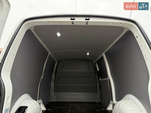 Білий Фольксваген Transporter, об'ємом двигуна 2 л та пробігом 252 тис. км за 18750 $, фото 10 на Automoto.ua