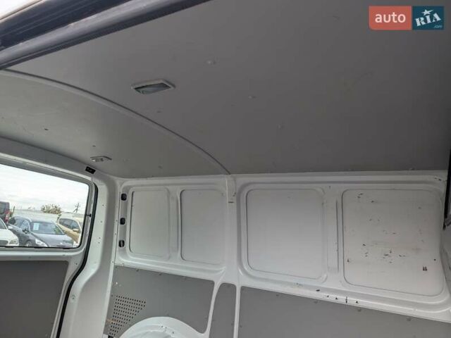 Белый Фольксваген Transporter, объемом двигателя 2 л и пробегом 278 тыс. км за 17550 $, фото 14 на Automoto.ua