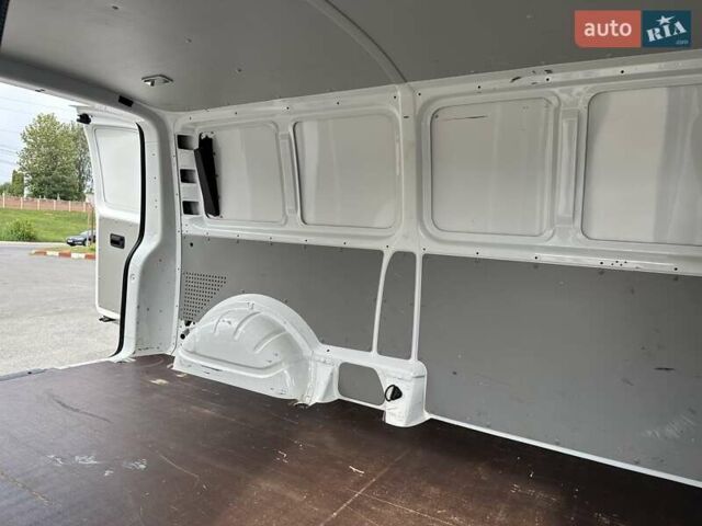 Белый Фольксваген Transporter, объемом двигателя 2 л и пробегом 230 тыс. км за 20999 $, фото 42 на Automoto.ua