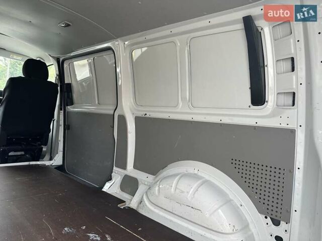 Белый Фольксваген Transporter, объемом двигателя 2 л и пробегом 230 тыс. км за 20999 $, фото 32 на Automoto.ua