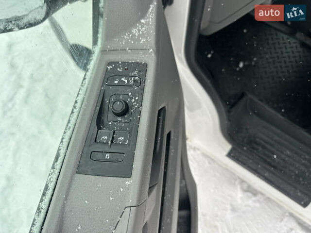 Белый Фольксваген Transporter, объемом двигателя 1.97 л и пробегом 256 тыс. км за 24800 $, фото 12 на Automoto.ua