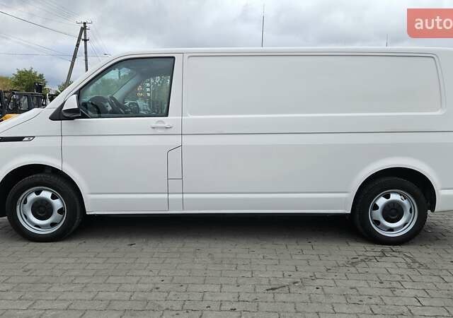 Белый Фольксваген Transporter, объемом двигателя 1.97 л и пробегом 276 тыс. км за 25550 $, фото 1 на Automoto.ua