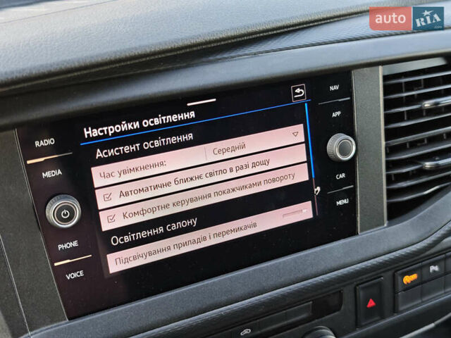 Білий Фольксваген Transporter, об'ємом двигуна 2 л та пробігом 215 тис. км за 28842 $, фото 39 на Automoto.ua