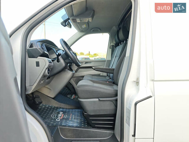 Білий Фольксваген Transporter, об'ємом двигуна 2 л та пробігом 215 тис. км за 28842 $, фото 21 на Automoto.ua