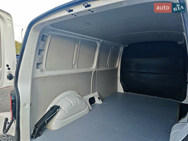 Білий Фольксваген Transporter, об'ємом двигуна 2 л та пробігом 215 тис. км за 28842 $, фото 57 на Automoto.ua
