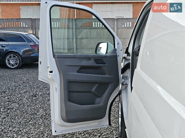 Білий Фольксваген Transporter, об'ємом двигуна 2 л та пробігом 215 тис. км за 28842 $, фото 19 на Automoto.ua