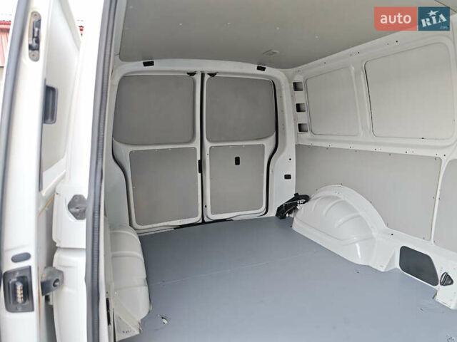 Білий Фольксваген Transporter, об'ємом двигуна 2 л та пробігом 215 тис. км за 28842 $, фото 49 на Automoto.ua