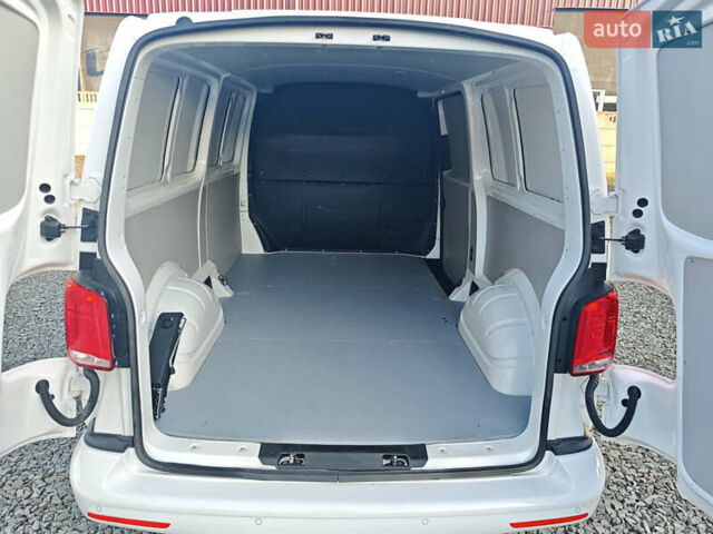 Білий Фольксваген Transporter, об'ємом двигуна 2 л та пробігом 215 тис. км за 28842 $, фото 55 на Automoto.ua