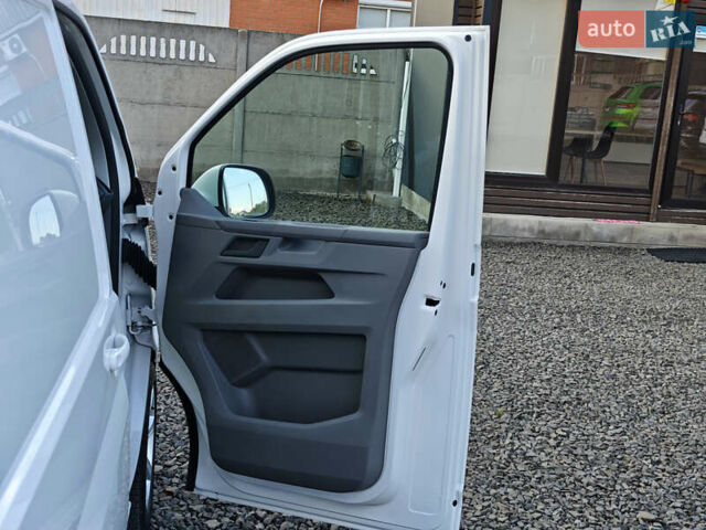 Білий Фольксваген Transporter, об'ємом двигуна 2 л та пробігом 215 тис. км за 28842 $, фото 45 на Automoto.ua